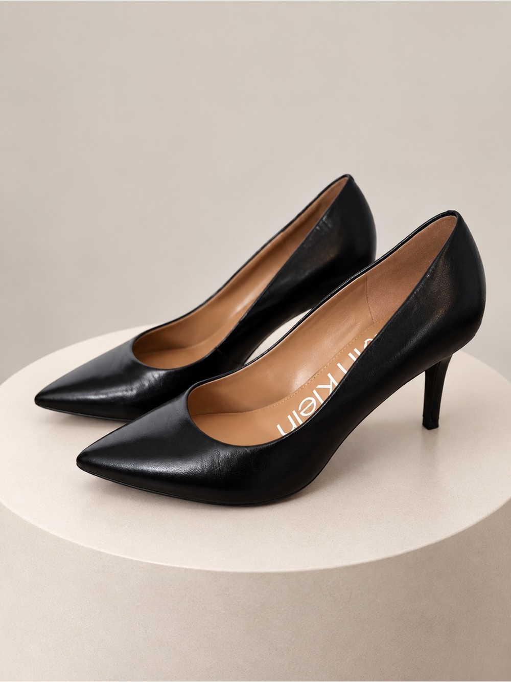 Calvin Klein Gabrianna Pump Pointed Toe Pumps in Black Size 8